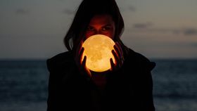 Lună Nouă în februarie 2024: Cum sunt zodiile afectate de prima Superlună a anului?